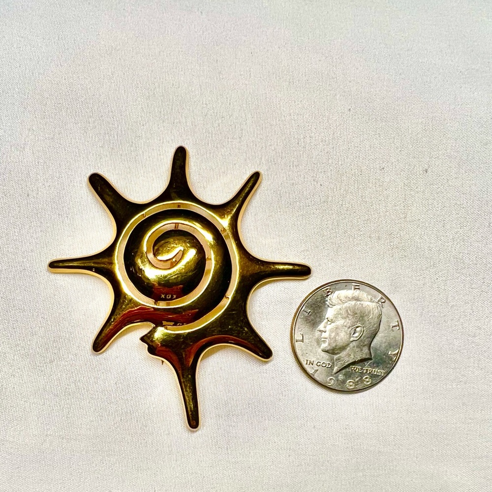 Vintage Monet Goldtone Sunburst Brooch - Picture 6 of 8